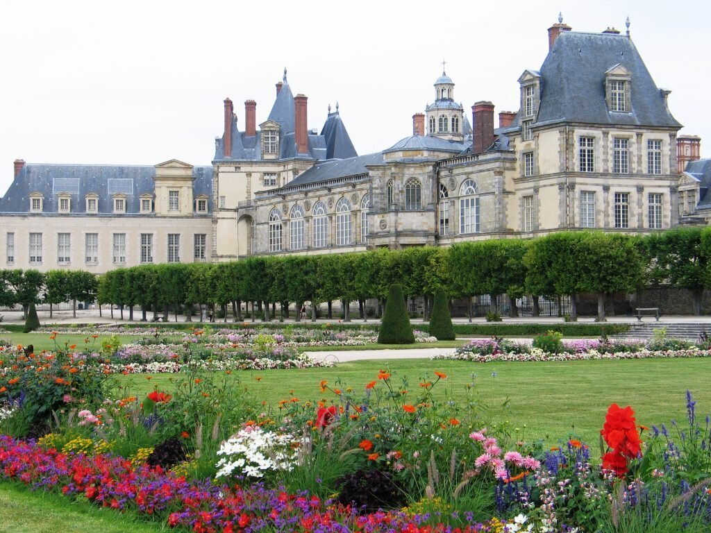 Visit the imperial Fontainebleau castle - with bonjourmonamour